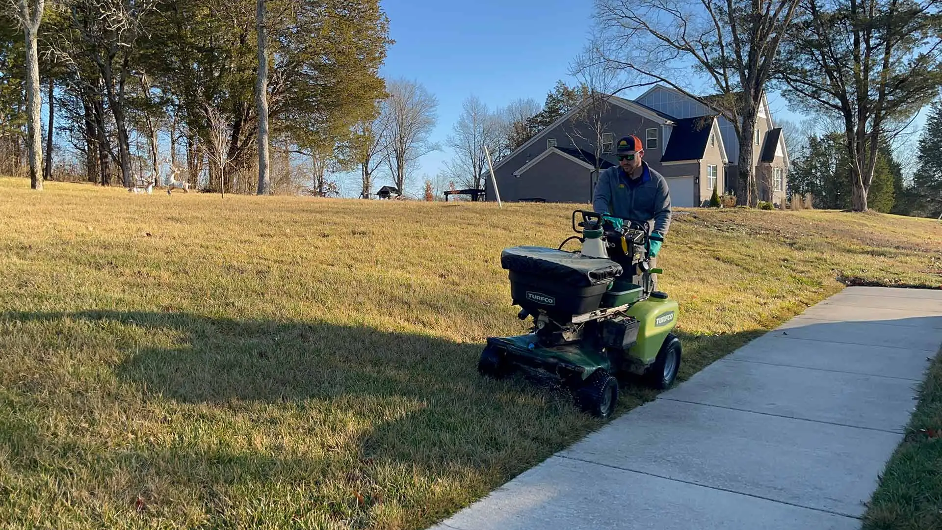 Performance Lawns Inc. professional servicing lawn in Hendersonville, TN.