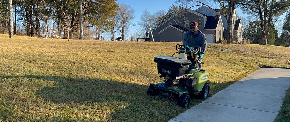 A professional fertilizing lawn in Donelson, TN.